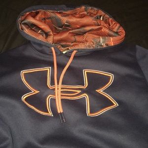 Men's Under Armour hoodie size M